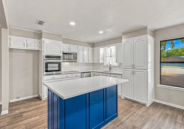 Photo 2 of Single family home for sale at 1208 N Dale Ave, Stephenville, TX 76401 | MLS# 21381626 | Listing updated on 2026-09-10