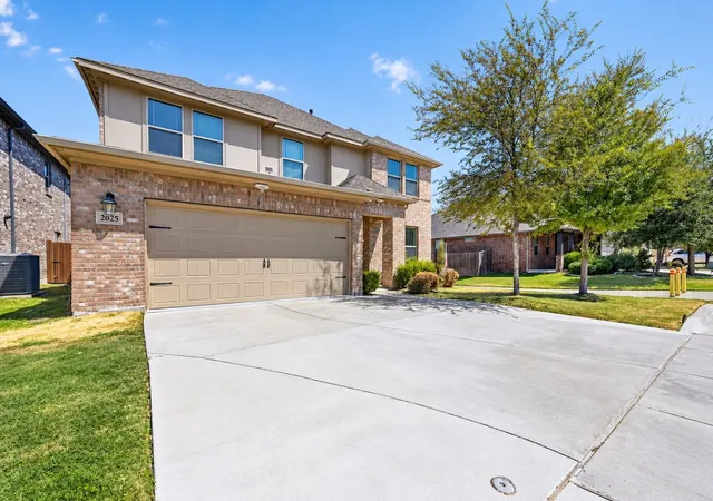 Photo 3 of Single family home for sale at 2025 Lake Front Trl, Garland, TX 75043 | MLS# 21378175 | Listing updated on 2026-09-10