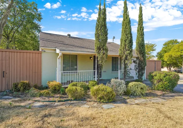 Photo 1 of Single family home for sale at 4802 W Mockingbird Ln, Dallas, TX 75209 | MLS# 21380813 | Listing updated on 2026-09-10