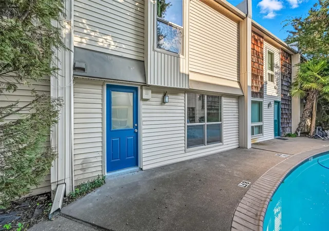 Photo 1 of Condo for sale at 2702 Douglas Ave #121, Dallas, TX 75219 | MLS# 21381636 | Listing updated on 2026-09-11