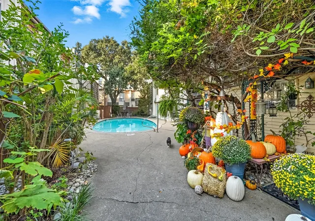 Listing Photo 4 - Condo for sale in building located at 2702 Douglas Ave, Dallas, TX 75219 - Unit #121