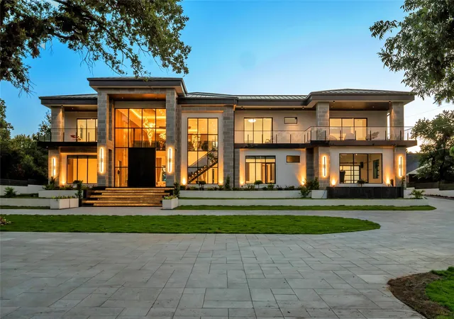 Photo 1 of Mansion for sale at 2706 N Carroll Ave, Southlake, TX 76092 | MLS# 21379905 | Listing updated on 2026-09-11