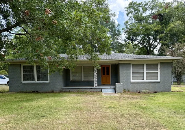 Photo 1 of Single family home for sale at 1600 Irwin Ln, Sulphur Springs, TX 75482 | MLS# 21381670 | Listing updated on 2026-09-11