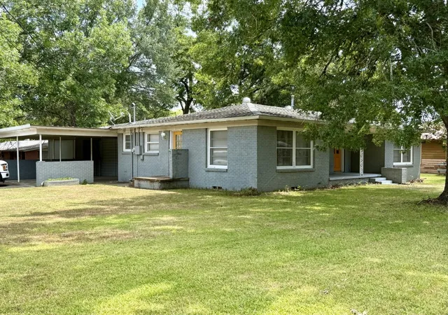 Photo 2 of Single family home for sale at 1600 Irwin Ln, Sulphur Springs, TX 75482 | MLS# 21381670 | Listing updated on 2026-09-11