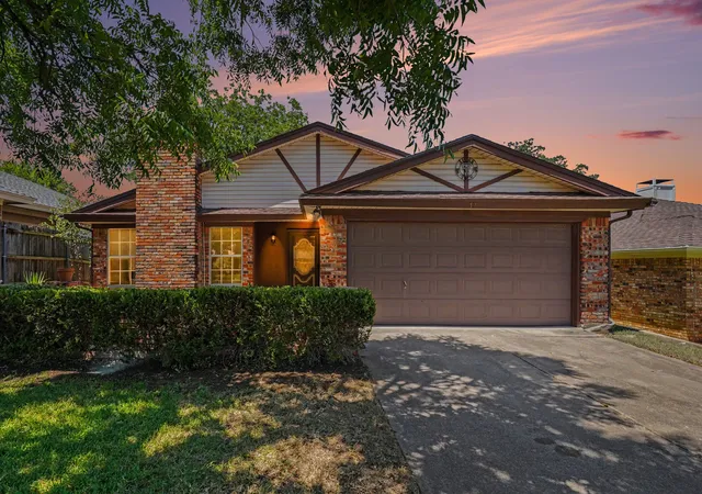 Photo 1 of Single family home for sale at 17 Oakmont Ct, Pantego, TX 76013 | MLS# 21381647 | Listing updated on 2026-09-10