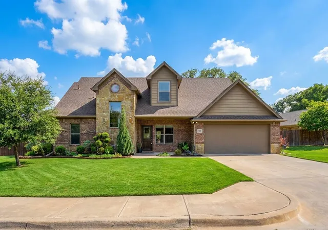 Photo 1 of Single family home for sale at 305 Donna Cir, Granbury, TX 76049 | MLS# 21373988 | Listing updated on 2026-09-13