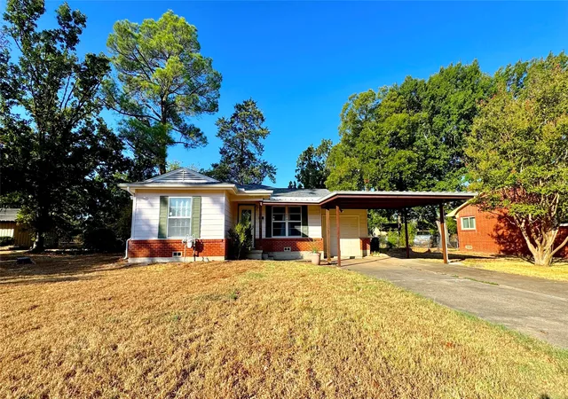Photo 1 of Sale Pending at 205 Davidson Dr, Terrell, TX 75160 | MLS# 21381659 | Listing updated on 2026-09-14