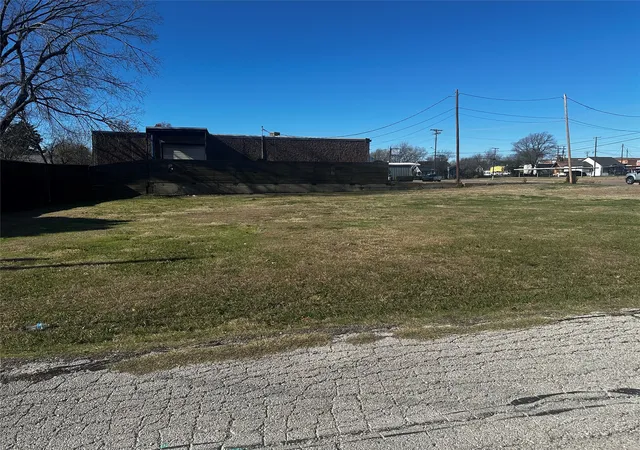 Photo 2 of Land for sale at 118 W College St, Mesquite, TX 75149 | MLS# 21381673 | Listing updated on 2026-09-09