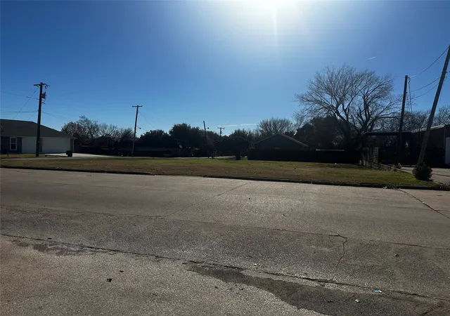 Photo 3 of Land for sale at 118 W College St, Mesquite, TX 75149 | MLS# 21381673 | Listing updated on 2026-09-09