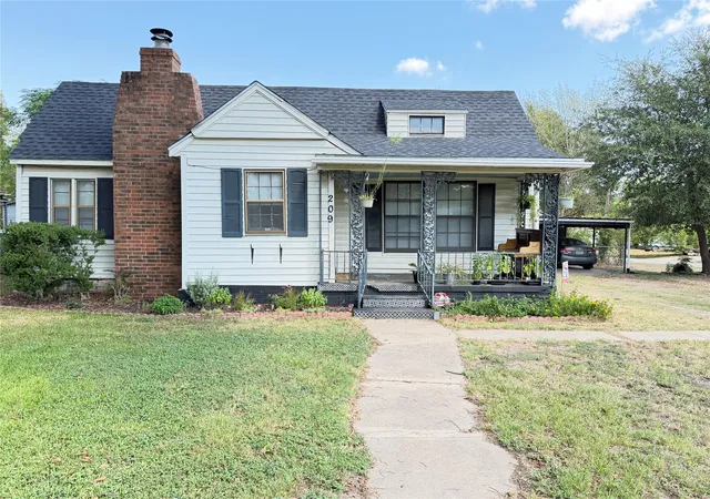 Photo 2 of Single family home for sale at 209 S Canton St, Mexia, TX 76667 | MLS# 21371938 | Listing updated on 2026-10-02