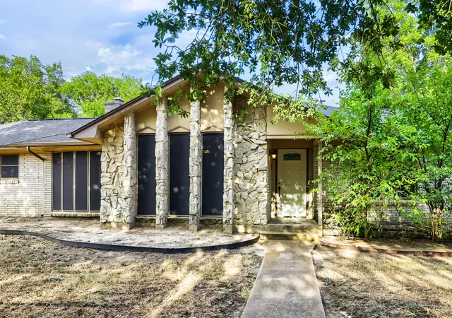 Photo 3 of Single family home for sale at 1760 S Duncanville Rd, Cedar Hill, TX 75104 | MLS# 21371559 | Listing updated on 2026-10-02