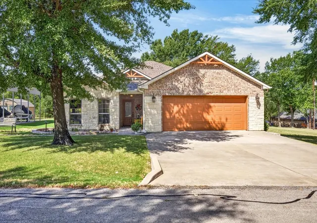 Photo 1 of Sale Pending at 315 Canoe Ct, Gun Barrel City, TX 75156 | MLS# 21380911 | Listing updated on 2026-09-24