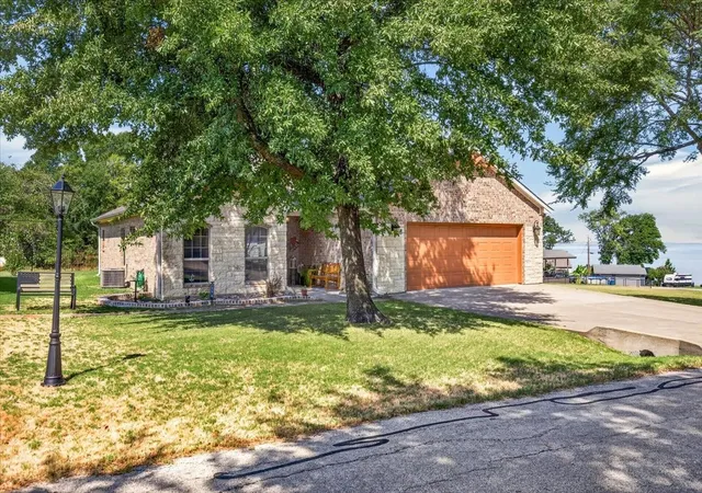 Photo 3 of Sale Pending at 315 Canoe Ct, Gun Barrel City, TX 75156 | MLS# 21380911 | Listing updated on 2026-09-24