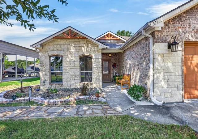Photo 3 of Sale Pending at 315 Canoe Ct, Gun Barrel City, TX 75156 | MLS# 21380911 | Listing updated on 2026-09-24
