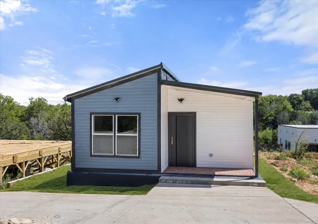 Photo 1 of Single family home for sale at 3614 Sioux Trl, Granbury, TX 76048 | MLS# 21381756 | Listing updated on 2026-09-09