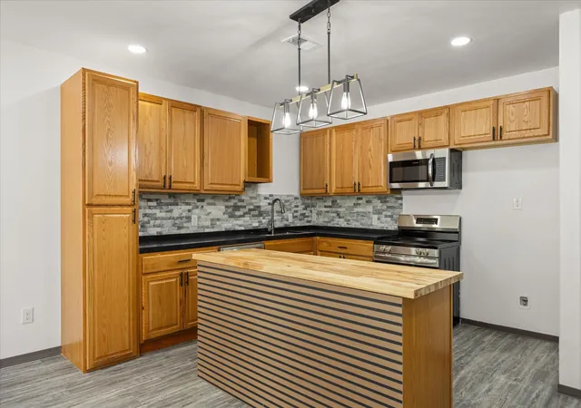 Photo 2 of Single family home for sale at 3614 Sioux Trl, Granbury, TX 76048 | MLS# 21381756 | Listing updated on 2026-09-09