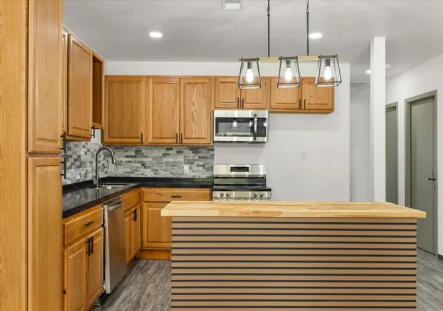 Photo 4 of Single family home for sale at 3614 Sioux Trl, Granbury, TX 76048 | MLS# 21381756 | Listing updated on 2026-09-09