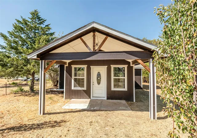 Photo 2 of Single family home for sale at 106 Northcott St, Nocona, TX 76255 | MLS# 21380191 | Listing updated on 2026-09-09