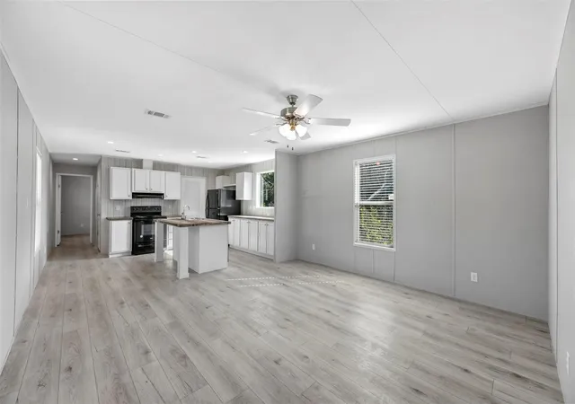 Photo 2 of Manufactured home for sale at 2722 Cypress St, Granbury, TX 76048 | MLS# 21381722 | Listing updated on 2026-09-11