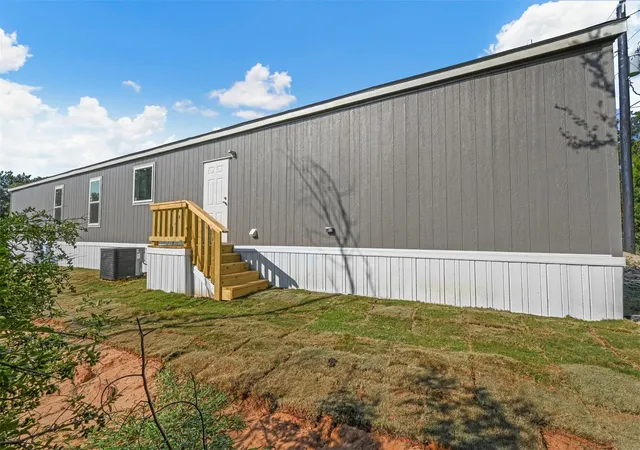 Photo 3 of Manufactured home for sale at 2720 Cypress St, Granbury, TX 76048 | MLS# 21381719 | Listing updated on 2026-09-11
