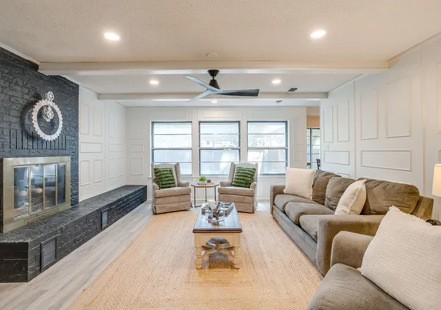 Photo 4 of Single family home for sale at 400 Mountain Valley Blvd, Joshua, TX 76058 | MLS# 21370644 | Listing updated on 2026-10-03