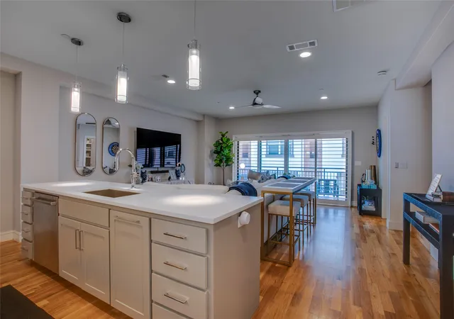 Listing Photo 3 - Condo for sale in building located at 2127 Clark St, Dallas, TX 75204 - Unit #103