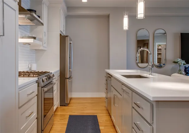 Listing Photo 5 - Condo for sale in building located at 2127 Clark St, Dallas, TX 75204 - Unit #103