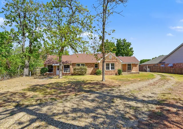 Photo 1 of Single family home for sale at 10609 Seagoville Rd, Dallas, TX 75217 | MLS# 21380187 | Listing updated on 2026-09-09