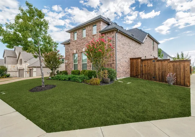 Photo 3 of Single family home for sale at 16418 Moss Hvn Ln, Frisco, TX 75033 | MLS# 21381717 | Listing updated on 2026-09-13