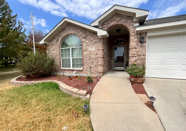 Photo 1 of Single family home for sale at 214 Southpeak Ln, Ponder, TX 76259 | MLS# 21378413 | Listing updated on 2026-09-09