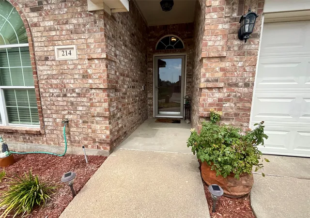 Photo 3 of Single family home for sale at 214 Southpeak Ln, Ponder, TX 76259 | MLS# 21378413 | Listing updated on 2026-09-09