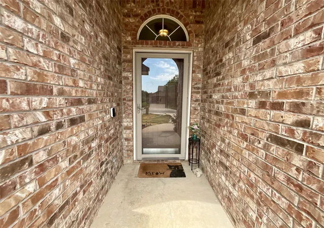 Photo 4 of Single family home for sale at 214 Southpeak Ln, Ponder, TX 76259 | MLS# 21378413 | Listing updated on 2026-09-09