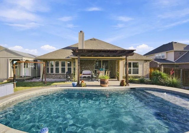 Photo 2 of Single family home for sale at 518 Stillwater Dr, Waxahachie, TX 75165 | MLS# 21381395 | Listing updated on 2026-10-04