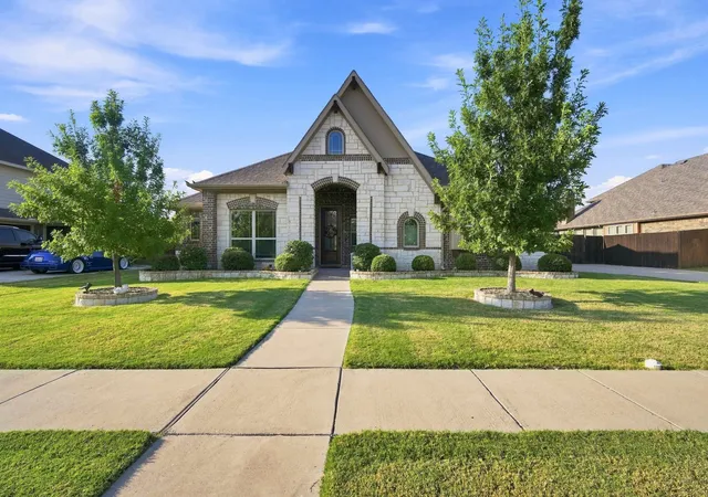 Photo 3 of Single family home for sale at 518 Stillwater Dr, Waxahachie, TX 75165 | MLS# 21381395 | Listing updated on 2026-10-04