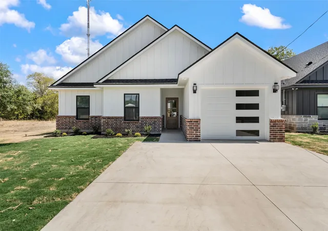 Single family home for sale at 300 Johnson St, Mc Gregor, TX 76657 | MLS# 21381862 | Listing updated on 2026-09-12