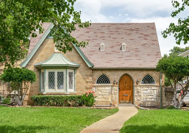 Photo 1 of Single family home for sale at 6933 Westlake Ave, Dallas, TX 75214 | MLS# 21381830 | Listing updated on 2026-10-07