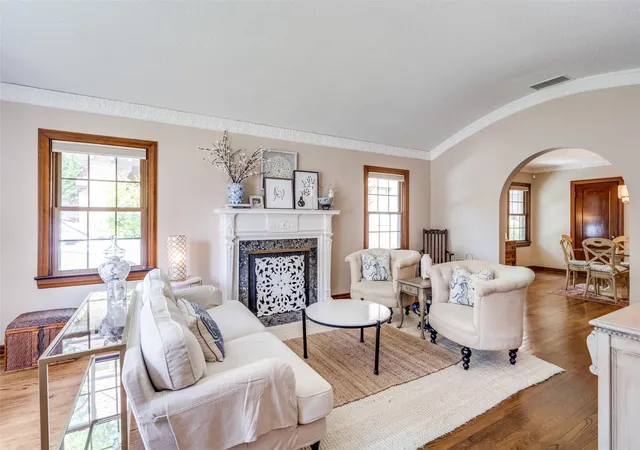 Photo 3 of Single family home for sale at 6933 Westlake Ave, Dallas, TX 75214 | MLS# 21381830 | Listing updated on 2026-10-07