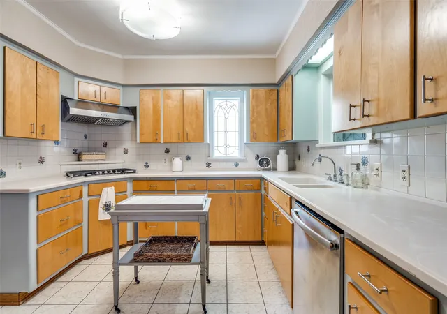 Photo 4 of Single family home for sale at 6933 Westlake Ave, Dallas, TX 75214 | MLS# 21381830 | Listing updated on 2026-10-07