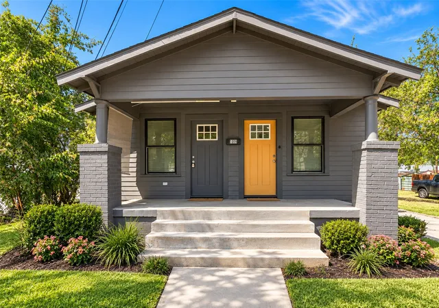 Photo 1 of Single family home for sale at 1009 Greer St, Fort Worth, TX 76102 | MLS# 21381879 | Listing updated on 2026-09-10