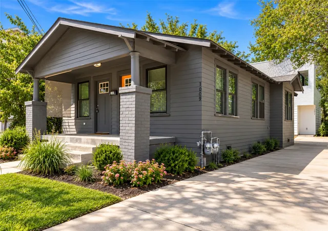 Photo 2 of Single family home for sale at 1009 Greer St, Fort Worth, TX 76102 | MLS# 21381879 | Listing updated on 2026-09-10