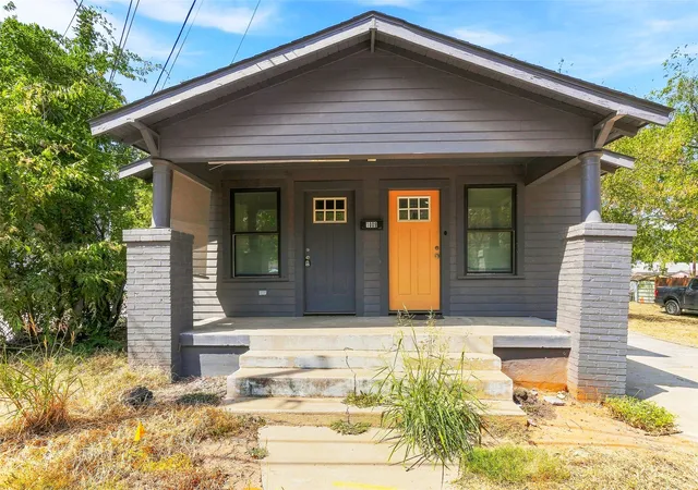 Photo 3 of Single family home for sale at 1009 Greer St, Fort Worth, TX 76102 | MLS# 21381879 | Listing updated on 2026-09-10