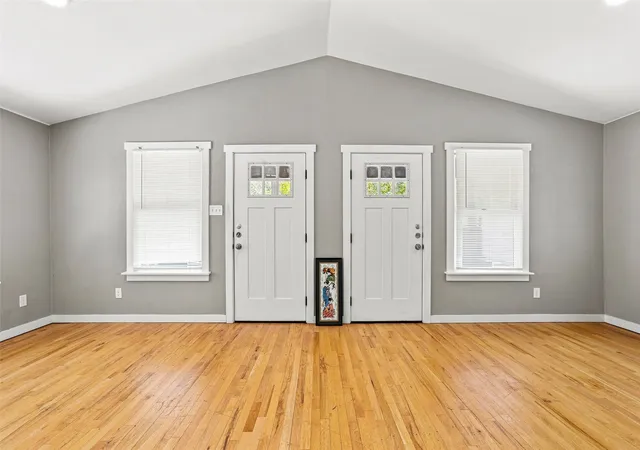 Photo 4 of Single family home for sale at 1009 Greer St, Fort Worth, TX 76102 | MLS# 21381879 | Listing updated on 2026-09-10