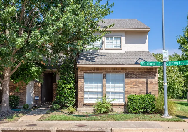 Townhouse for sale at 13234 Woodbend Ln, Dallas, TX 75243 | MLS# 21373283