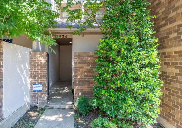 Photo 2 of Townhouse for sale at 13234 Woodbend Ln, Dallas, TX 75243 | MLS# 21373283 | Listing updated on 2026-10-06