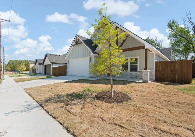 Photo 1 of Single family home for sale at 809 Tierney Rd, Fort Worth, TX 76112 | MLS# 21381411 | Listing updated on 2026-10-01