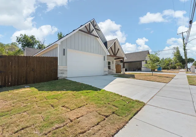 Photo 2 of Single family home for sale at 809 Tierney Rd, Fort Worth, TX 76112 | MLS# 21381411 | Listing updated on 2026-10-01