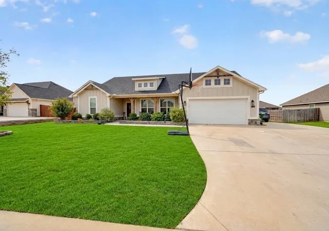 Photo 2 of Single family home for sale at 113 Ridgetop Trl, Rhome, TX 76078 | MLS# 21381924 | Listing updated on 2026-09-19