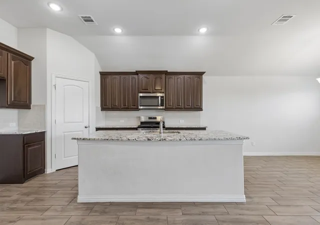Photo 4 of Single family home for sale at 6248 Thunderwing Dr, Fort Worth, TX 76179 | MLS# 21380205 | Listing updated on 2026-09-12