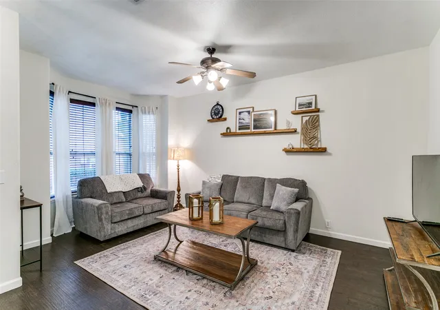 Photo 4 of Townhouse for sale at 180 Leonard St, Lewisville, TX 75057 | MLS# 21375939 | Listing updated on 2026-09-11