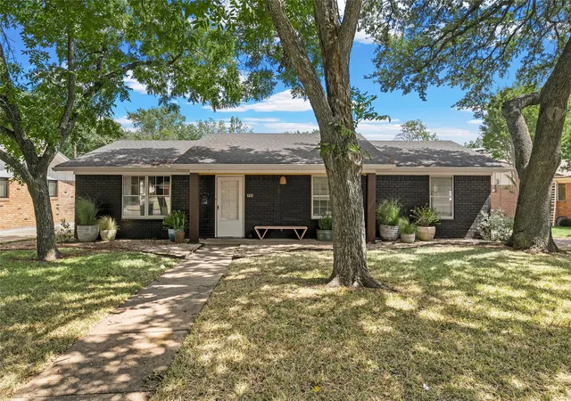 Photo 1 of Single family home for sale at 5831 Caldwell St, Waco, TX 76710 | MLS# 21380883 | Listing updated on 2026-09-10